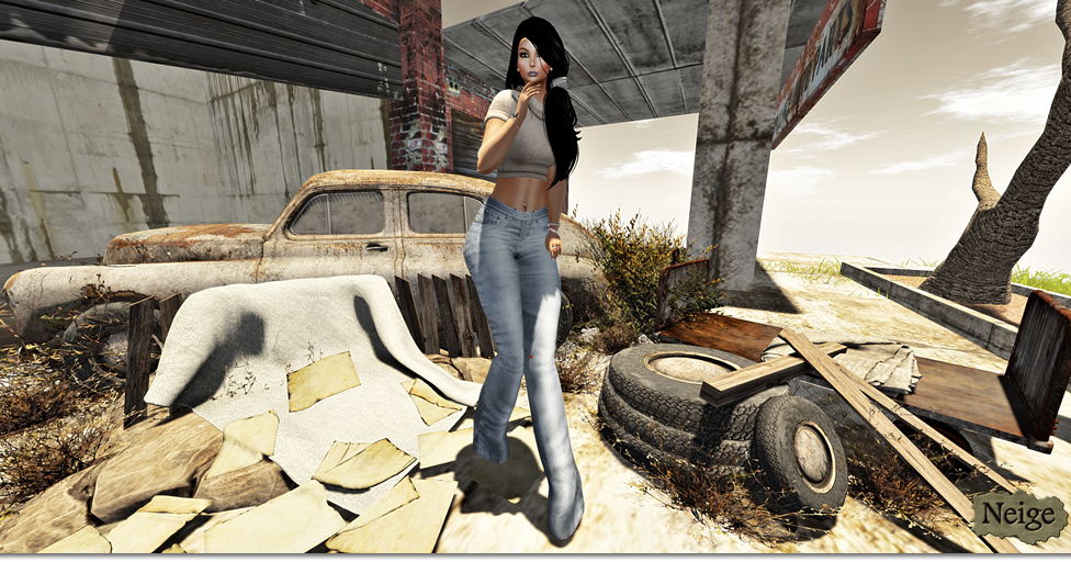 Fashion-Style-Glam: *In an abandoned place ..*