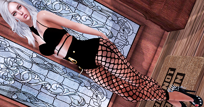 Fashion Flair SL: ♚434♚Looking at You ..