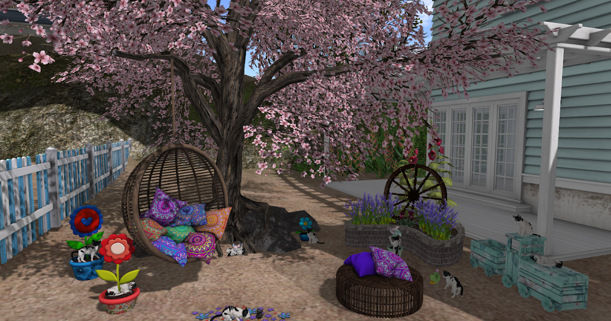 At Home with Aerlinniel: Kitties at Play