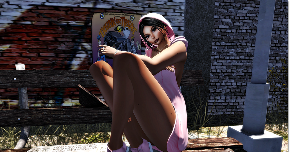 Fashion-Style-Glam: *Sitting on a bench ...*