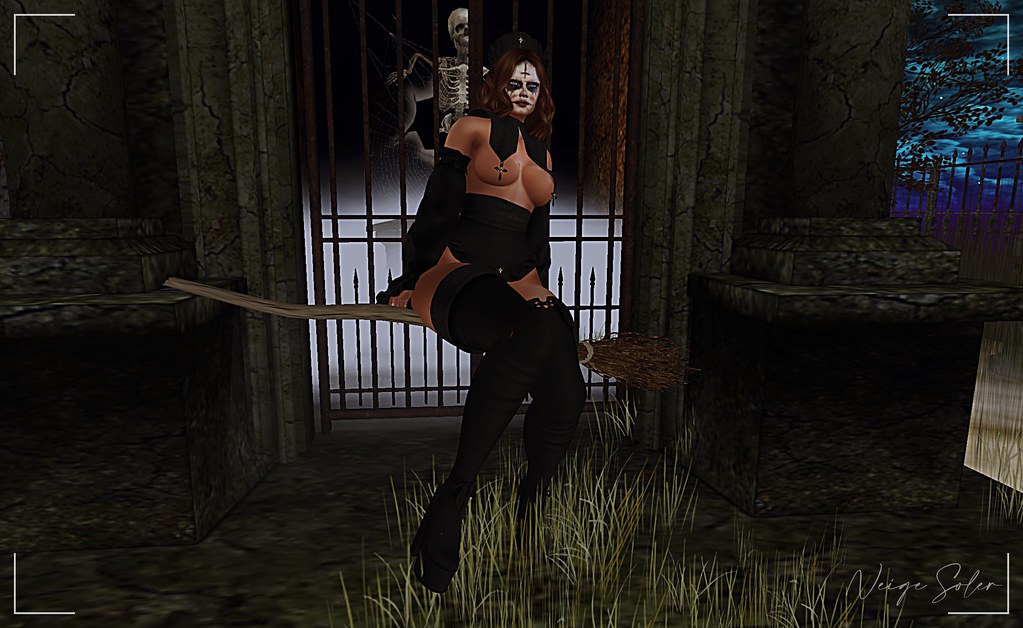 *** Horror in the crypt *** | fashionstyle-glamour.blogspot.… | Flickr